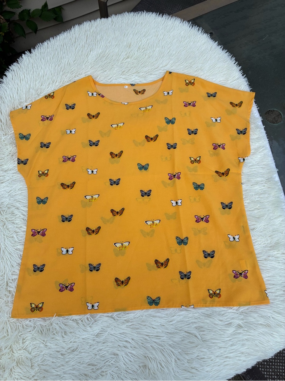 Woman’s Yellow Butterfly Print Top size XL , runs small;Large